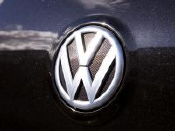 画像3: 【在庫品限り】　　Sprung カラードプレート(エンブレム台座) リア カーボン調 ゴルフ7/ゴルフ6/ゴルフ5/ポロ6R/ザ・ビートル/アルテオン (3)