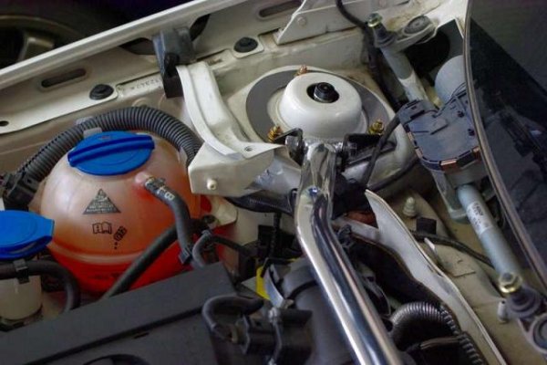 画像4: FOB-SPEC フロントストラットタワーバー for GOLF5/6/SCIROCCO (4)