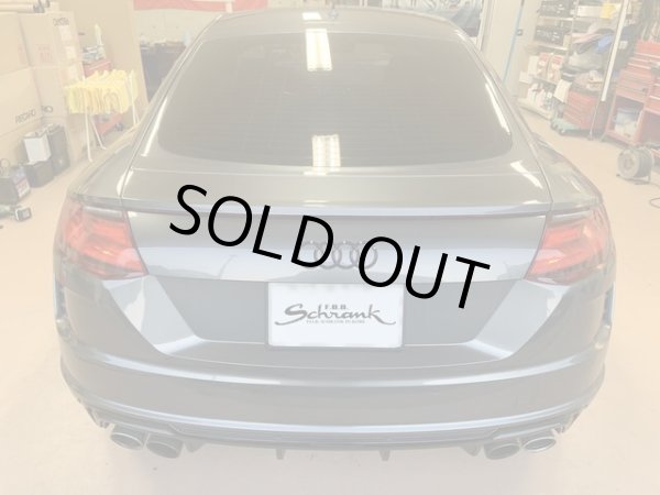 画像2: AUDI TT(8S)本国純正4Ringsグロスブラックリアエンブレム (2)