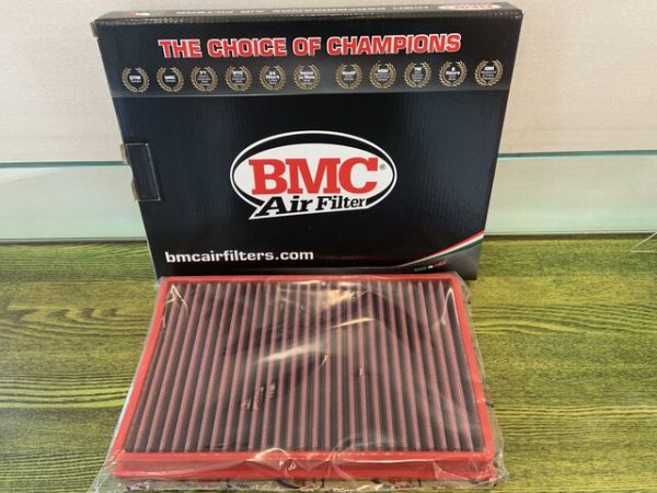 画像1: 【今月の特価商品】BMCエアーフィルター GOLF8　FB01027 (1)