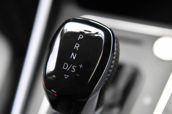 画像2: core OBJ Select LED Indicator Punching Leather DSG Shift Knob (2)