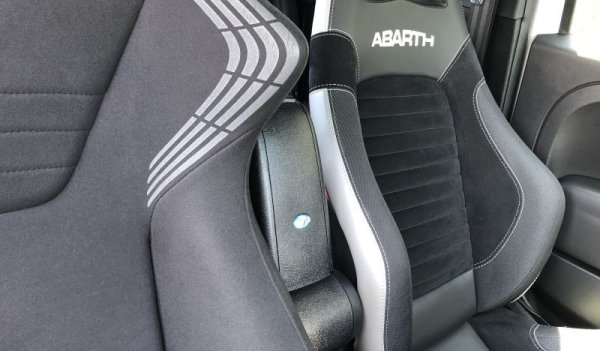 画像4: OMTEC アームレストコンソール【V1】 for FIAT500・ABARTH500/595/695 [32525603] (4)