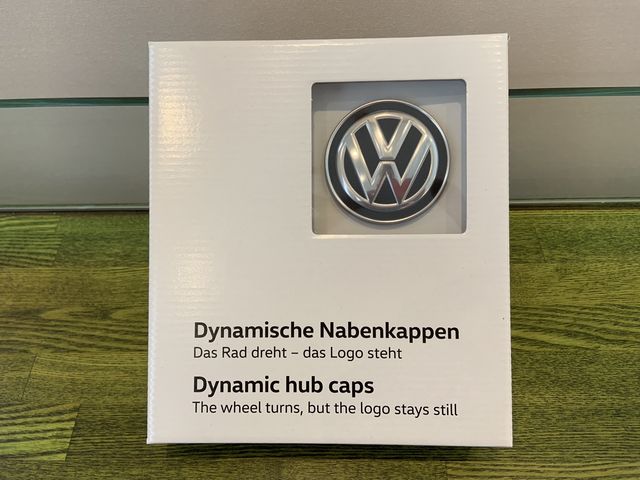 VW純正Dynamic Hub Caps