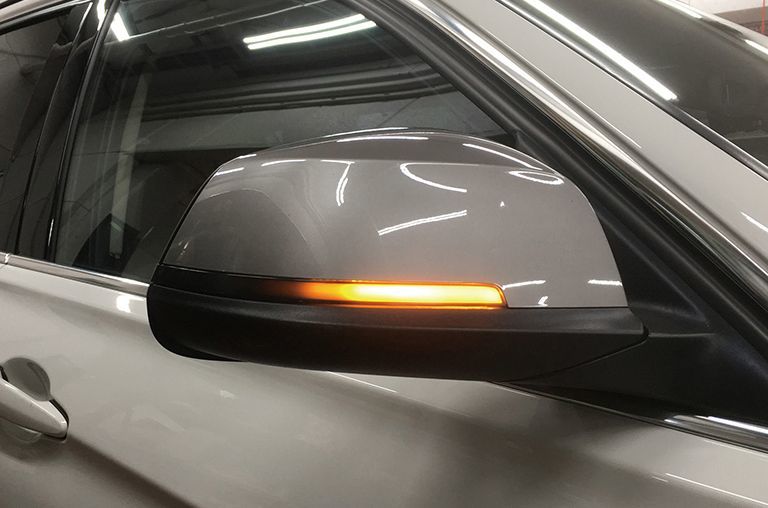 Dynamic Turn Signal Indicator for BMW