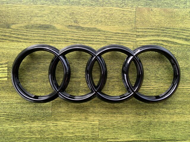 AUDI本国純正4Ringsグロスブラックフロントエンブレム